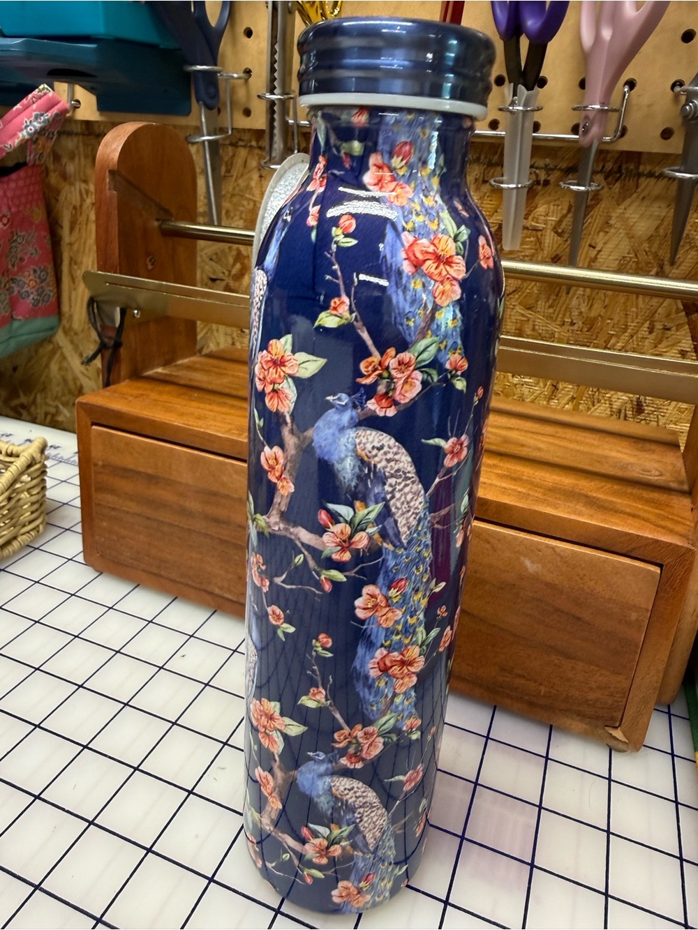Peacock Manna Retro Hydration Bottle NWT 20 oz